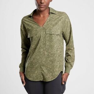 Athleta Zuma Printed Top V Neck High Low Size XS Women’s Viper Shadow Olive